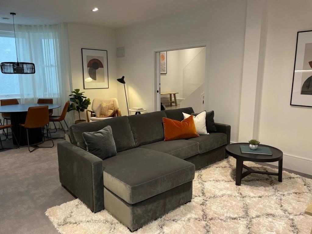 Brand New 3-Bedroom Home In London Bagian luar foto