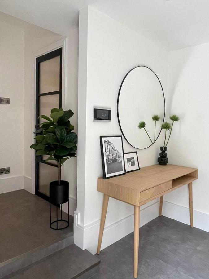 Brand New 3-Bedroom Home In London Bagian luar foto
