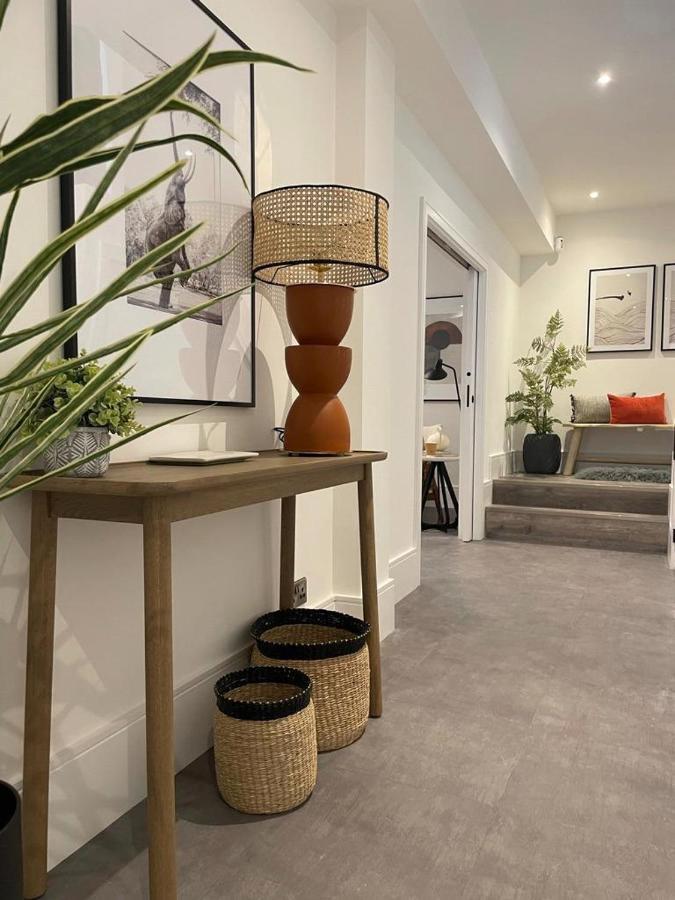 Brand New 3-Bedroom Home In London Bagian luar foto